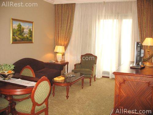 Royal Ascot Hotel 14